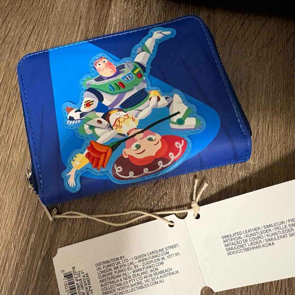 🔥Loungefly Disney-Pixar Toy Story Jessie and Buzz Lightyear Zip Around Wallet - Picture 2 of 3